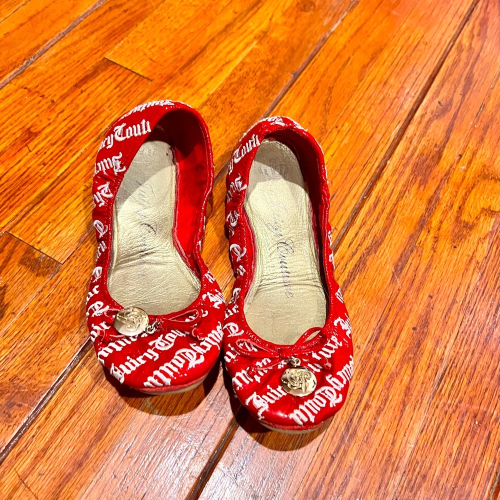 JUICY COUTURE BALLET FLATS-RED
w/White Stitching